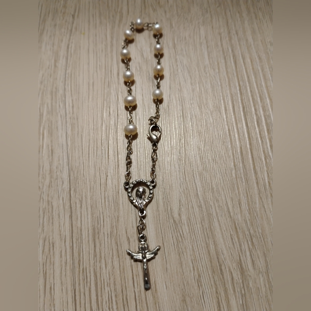 Elegant Silver and Pearl Necklace